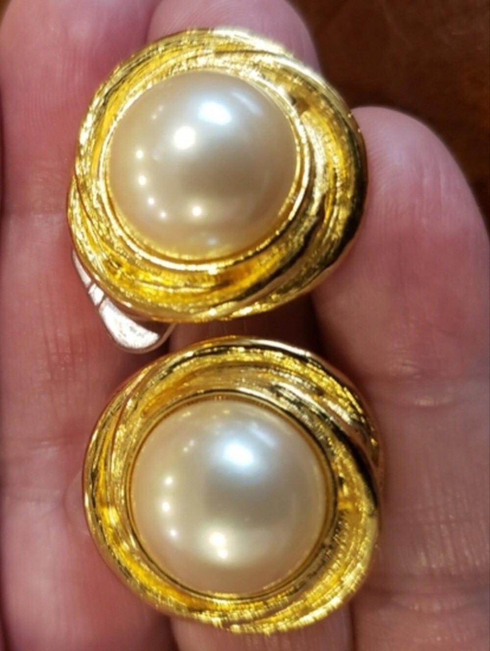 Vtg Liz Claiborne Gold-Tone Pearl Button Earrings